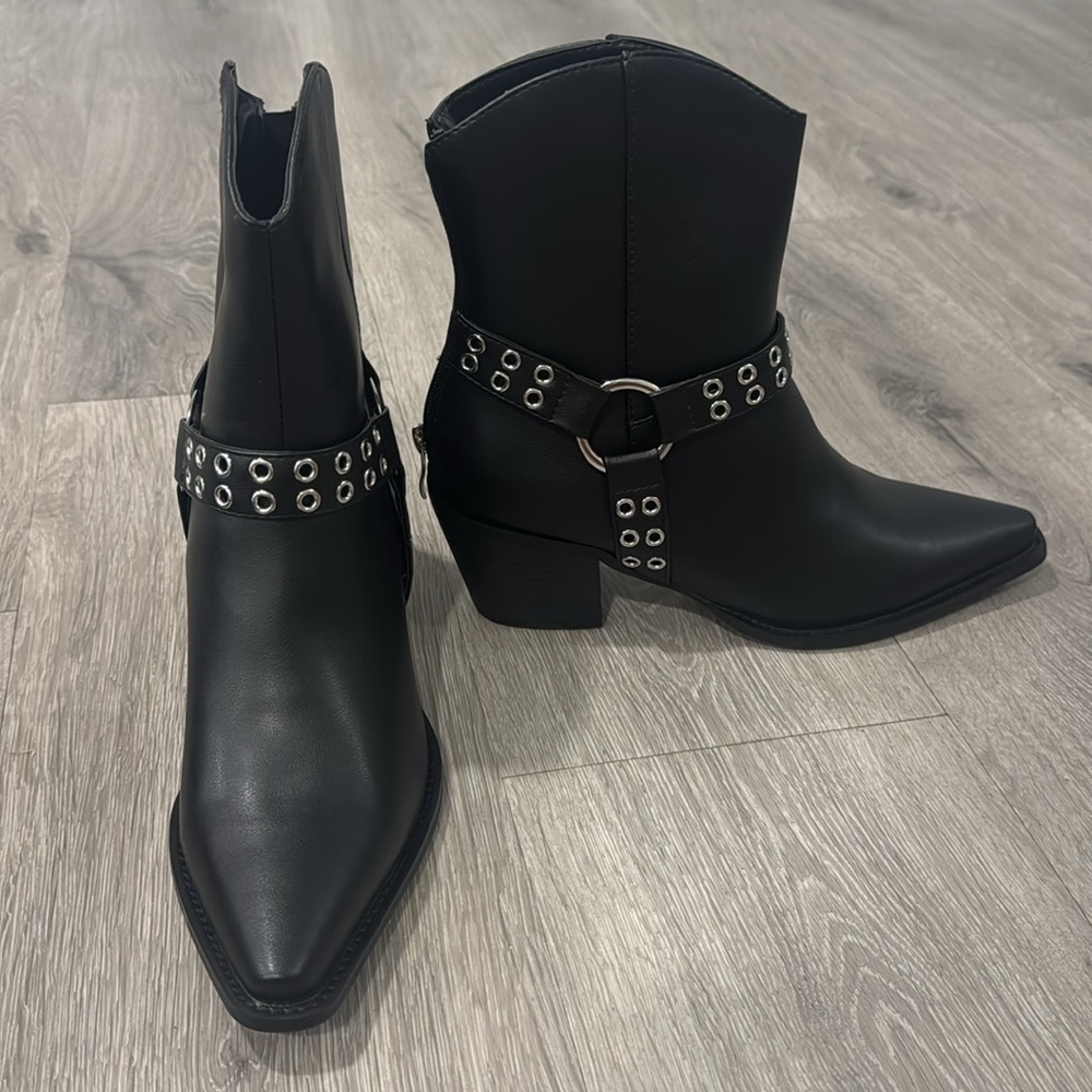 Women’s Black Booties Block Heel Silver Accents Chelsea Boot Size 8 Fall Boot - Picture 15 of 16